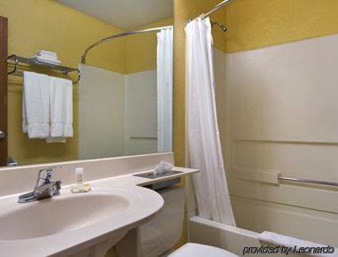 וויליאמסוויל Best Western Buffalo Inn & Suites חדר תמונה
